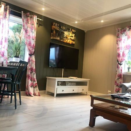 Den Gule Huset Apartment Лингдал Екстериор снимка