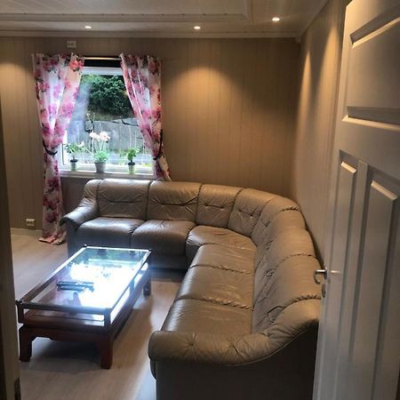 Den Gule Huset Apartment Лингдал Екстериор снимка