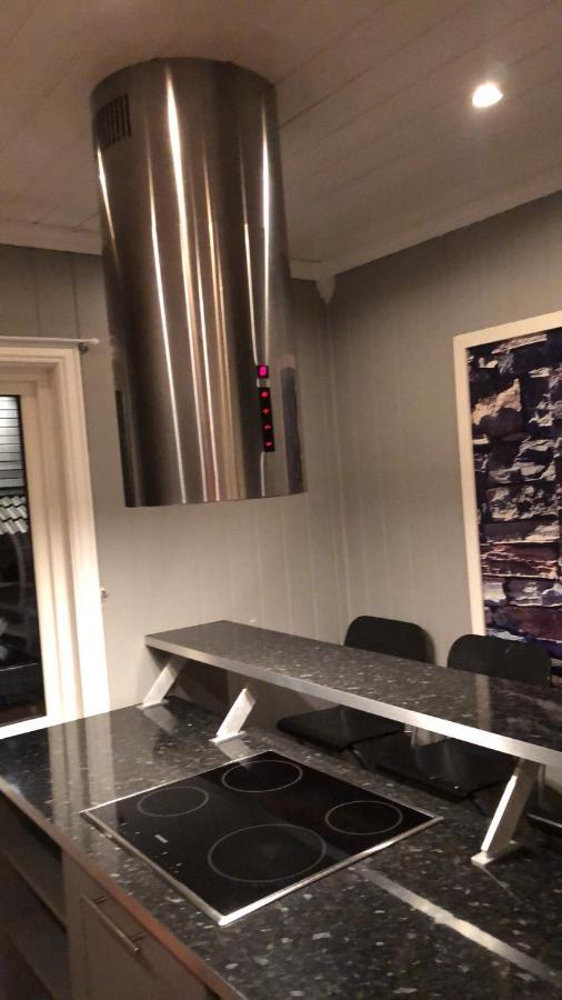 Den Gule Huset Apartment Лингдал Екстериор снимка