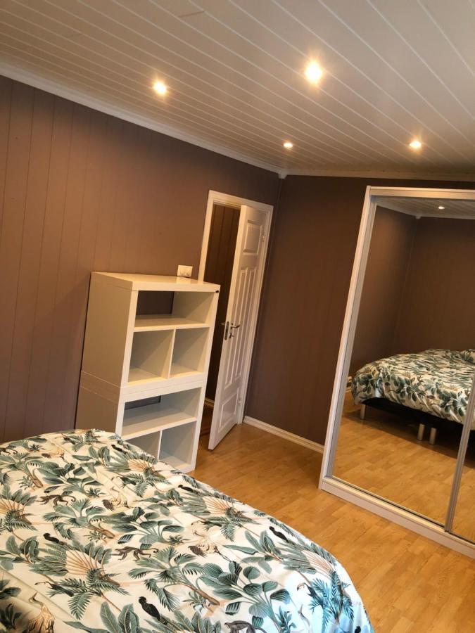 Den Gule Huset Apartment Лингдал Екстериор снимка