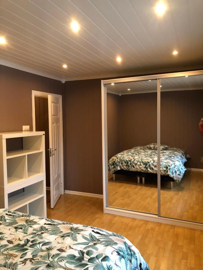 Den Gule Huset Apartment Лингдал Екстериор снимка