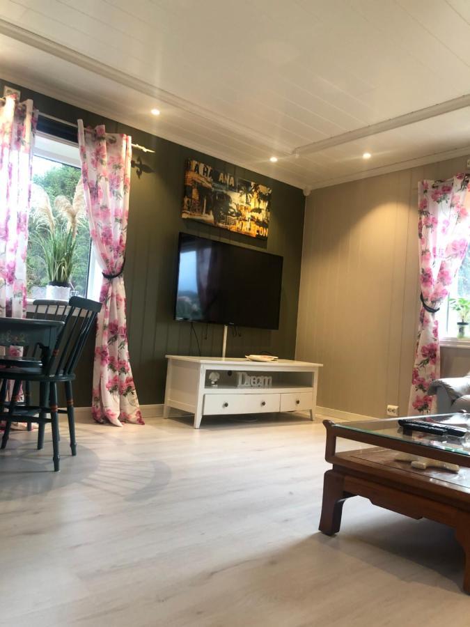 Den Gule Huset Apartment Лингдал Екстериор снимка